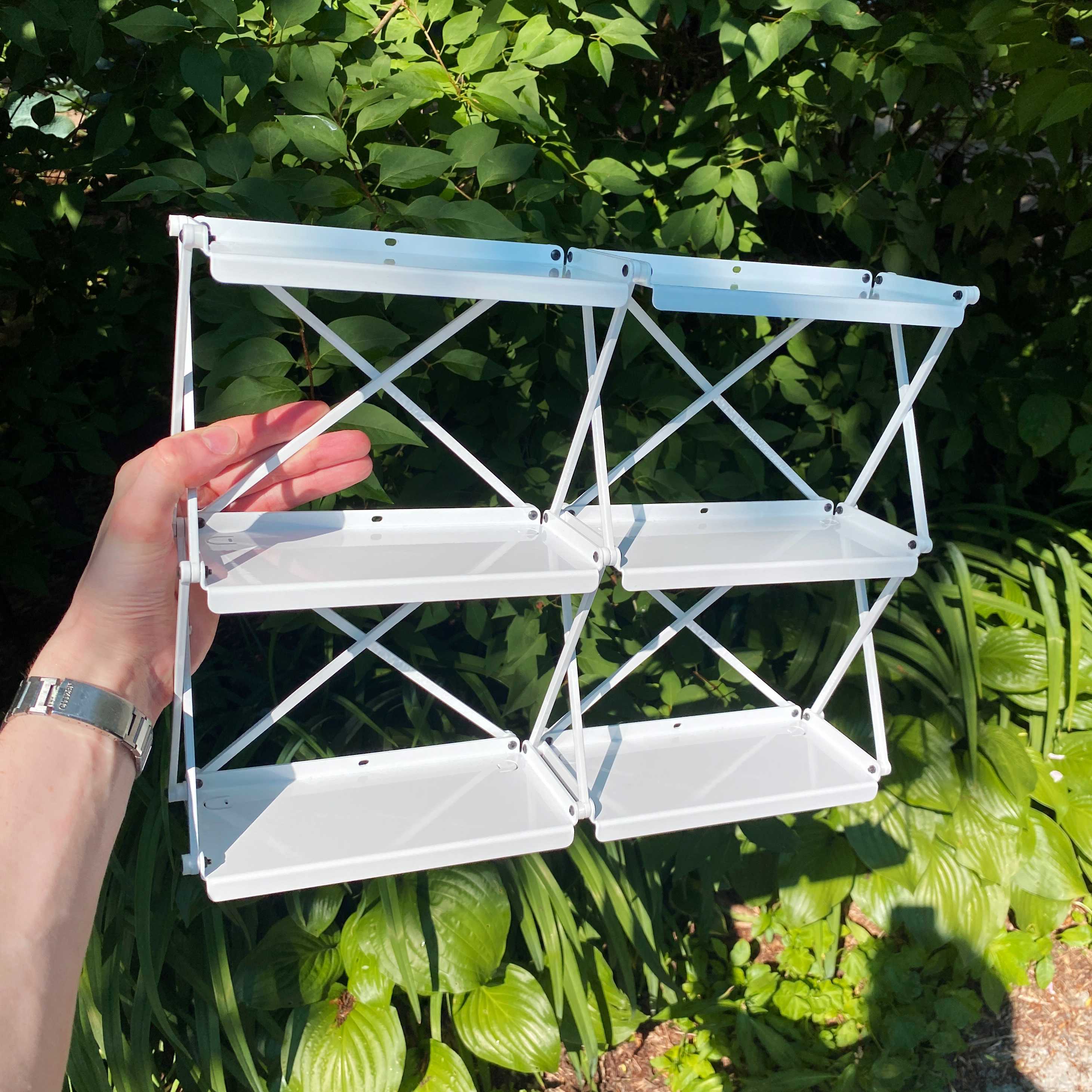 Outdoor showcase of a 2x2 cassetteshelf
